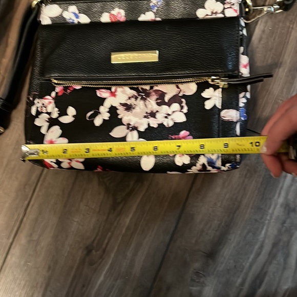 Liz Claiborne Small Crossbody Purse - Picture 9 of 11